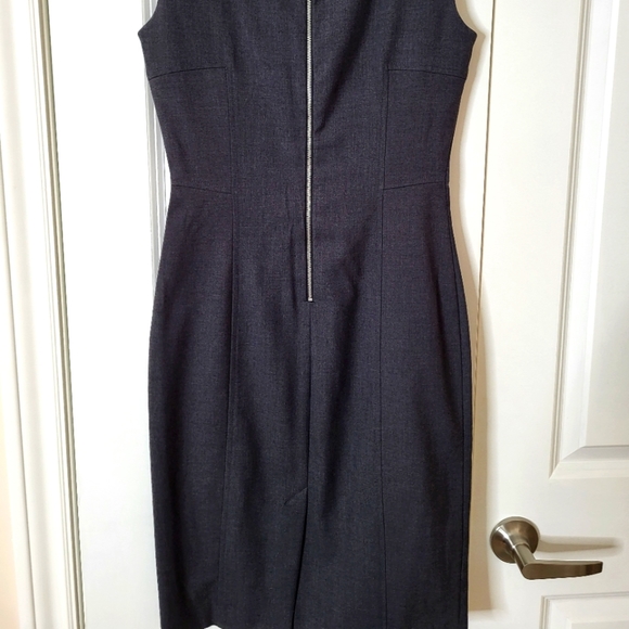SLEEVLESS DRESS WITH BLACK GEMS AROUND THE ROUND COLLAR - Picture 2 of 6